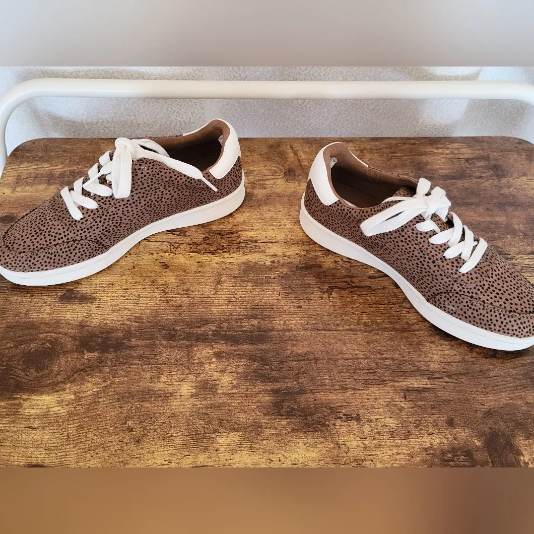 Old Navy Soft-Brushed Faux-Suede Sneakers For Women - Image 5