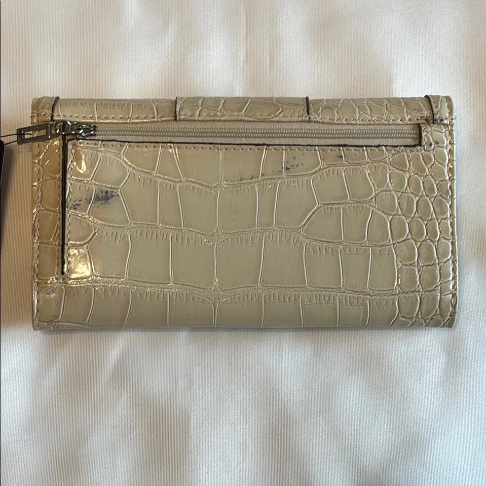 GUESS Cream Textured Wallet with Bow Closure – GUC - Image 2