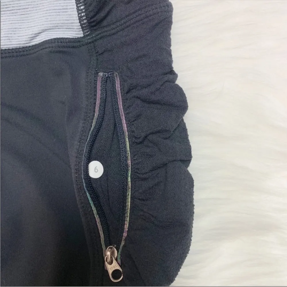 Lululemon Size 6 Black, Gray Run: In The Sun Crop Leggings with Zip Pockets - Image 4