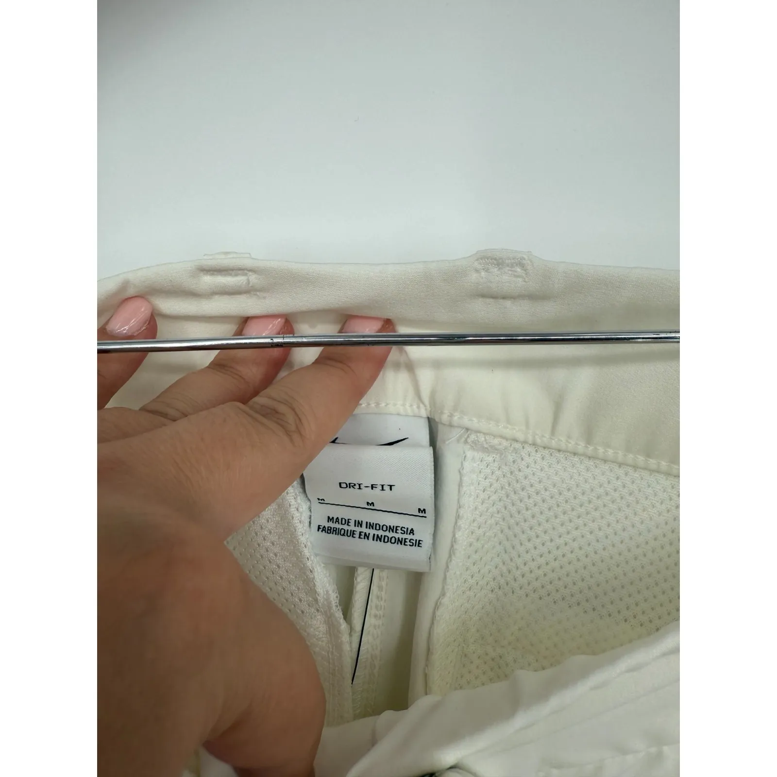 Nike Dri Fit Victory Golf Chino Shorts Womens‎ Medium White Standard Fit Logo - Image 3