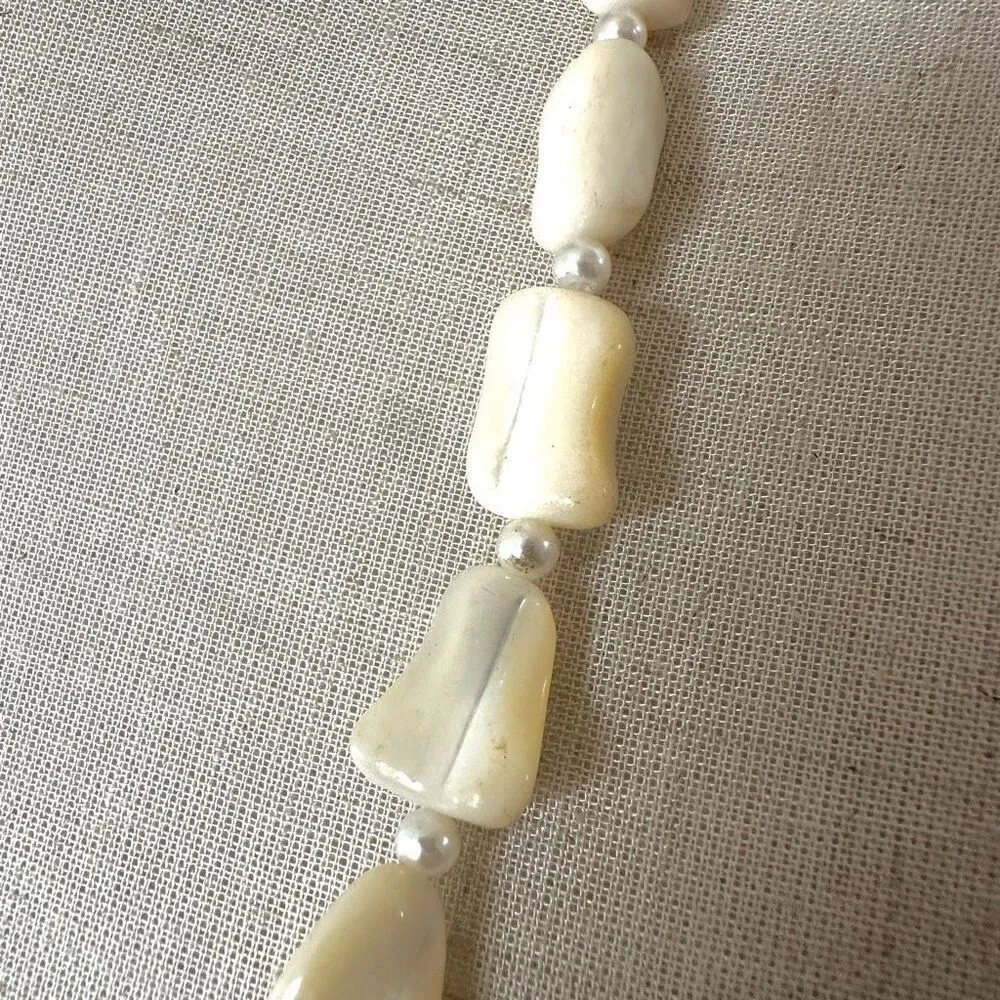 Vintage mother of pearl long beaded necklace Gold - Image 9