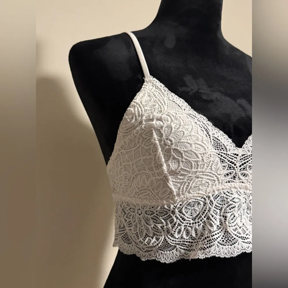 EUC Colsie White Floral Lace Bralette size medium - Image 2