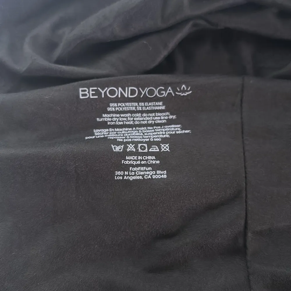 Beyond Yoga  Infinity Wrap Scarf with Pocket - NWT - Image 4