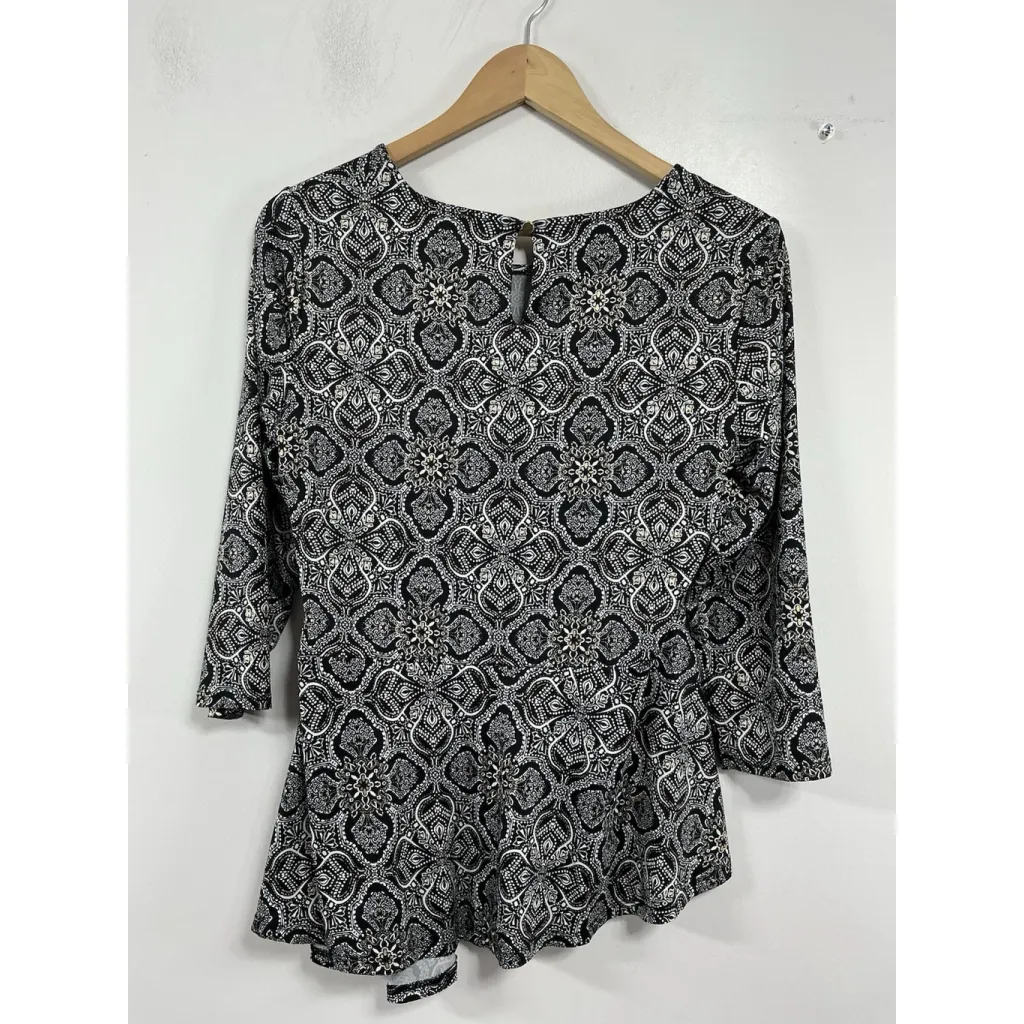 Womans Roz & Ali Petite Fit & Flare Blouse MP Black White Pullover Scoop Neck - Image 2