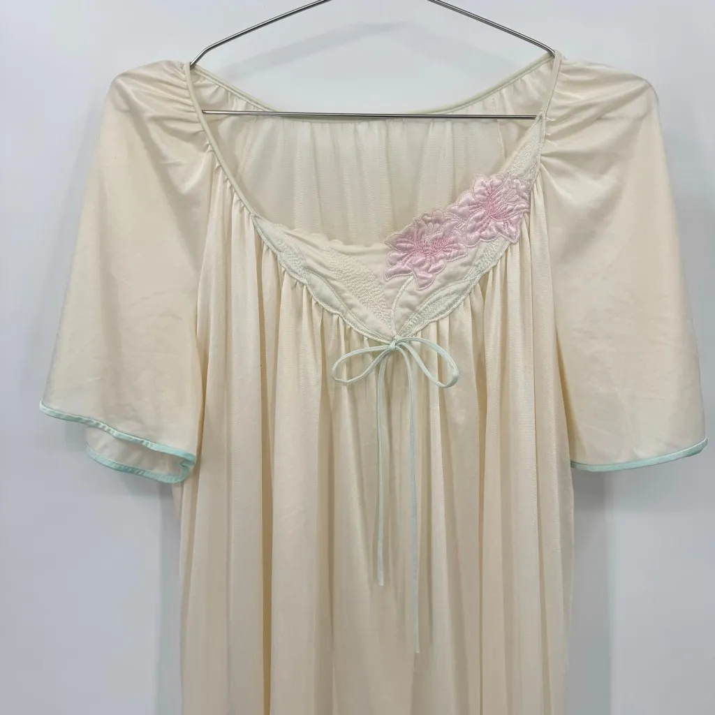Vintage 80s Nightgown Cream Satin Quilted Embroidered Flowers Made in the USA Green Size M - Image 2