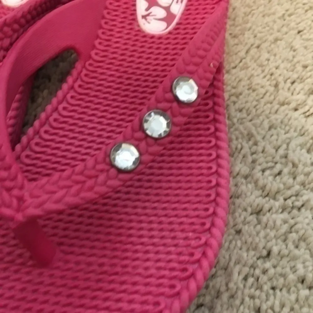 Women’s size small pink jeweled flip flops - Image 3