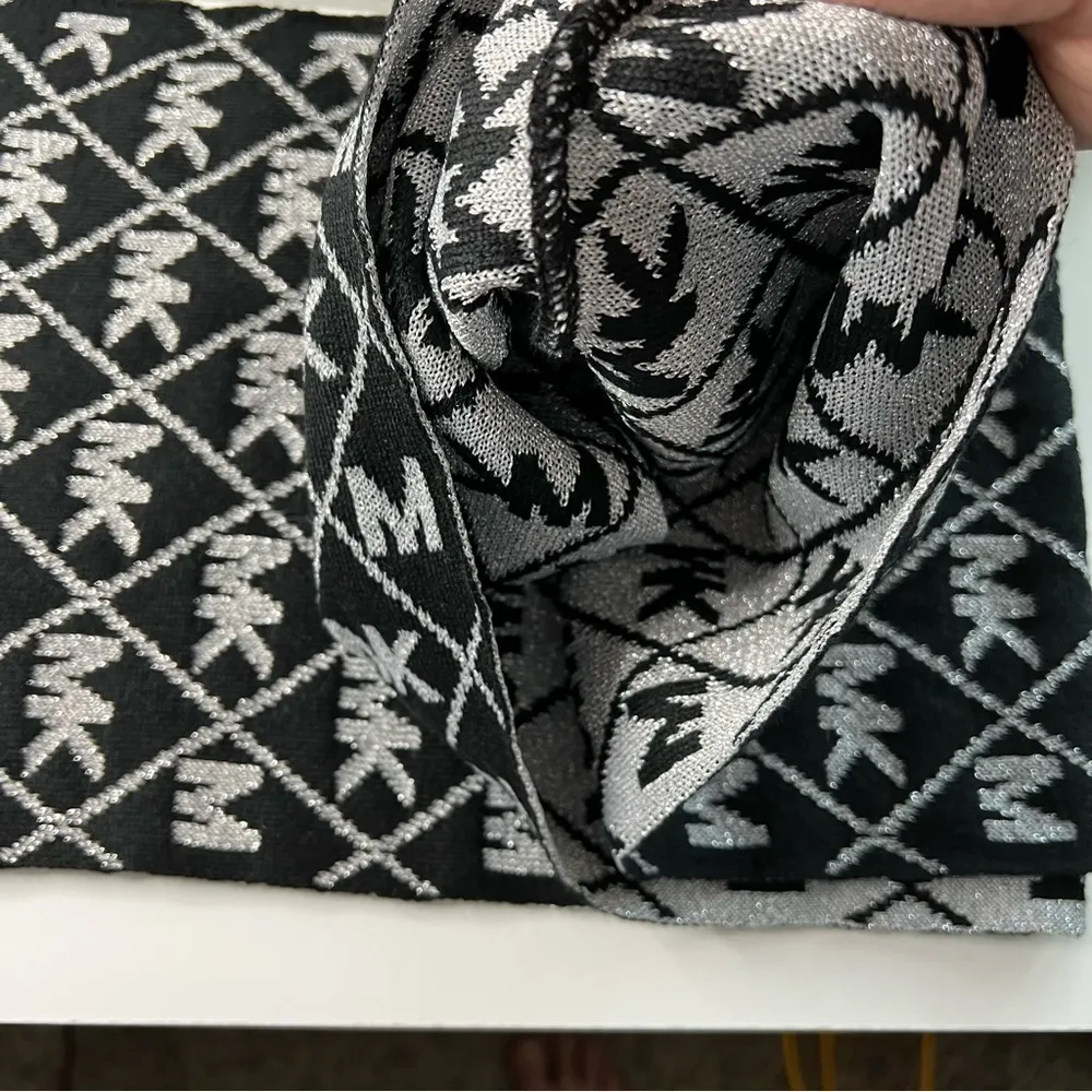 NWT Michael Michael Kors Infinity‎ Scarf Black - Image 4