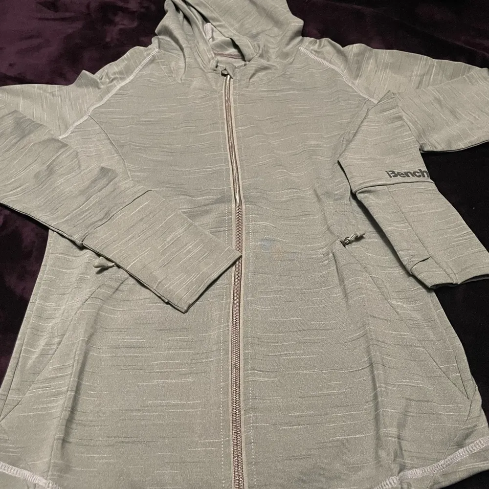01BW.- Bench Women's Sultry Active Jacket, High Rise Marl. Size Small. - Image 2