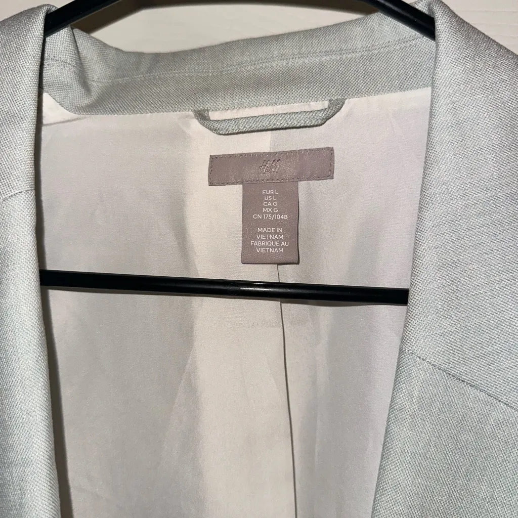 H&M Women's Soft Blue Blazer - Image 3