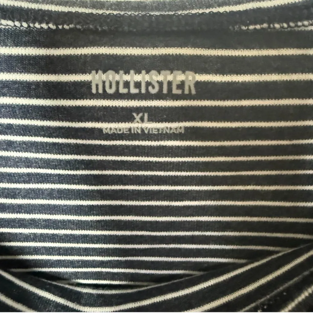 Hollister Navy Blue and White Fitted T-Shirt Women's XL Casual Summer - Image 3