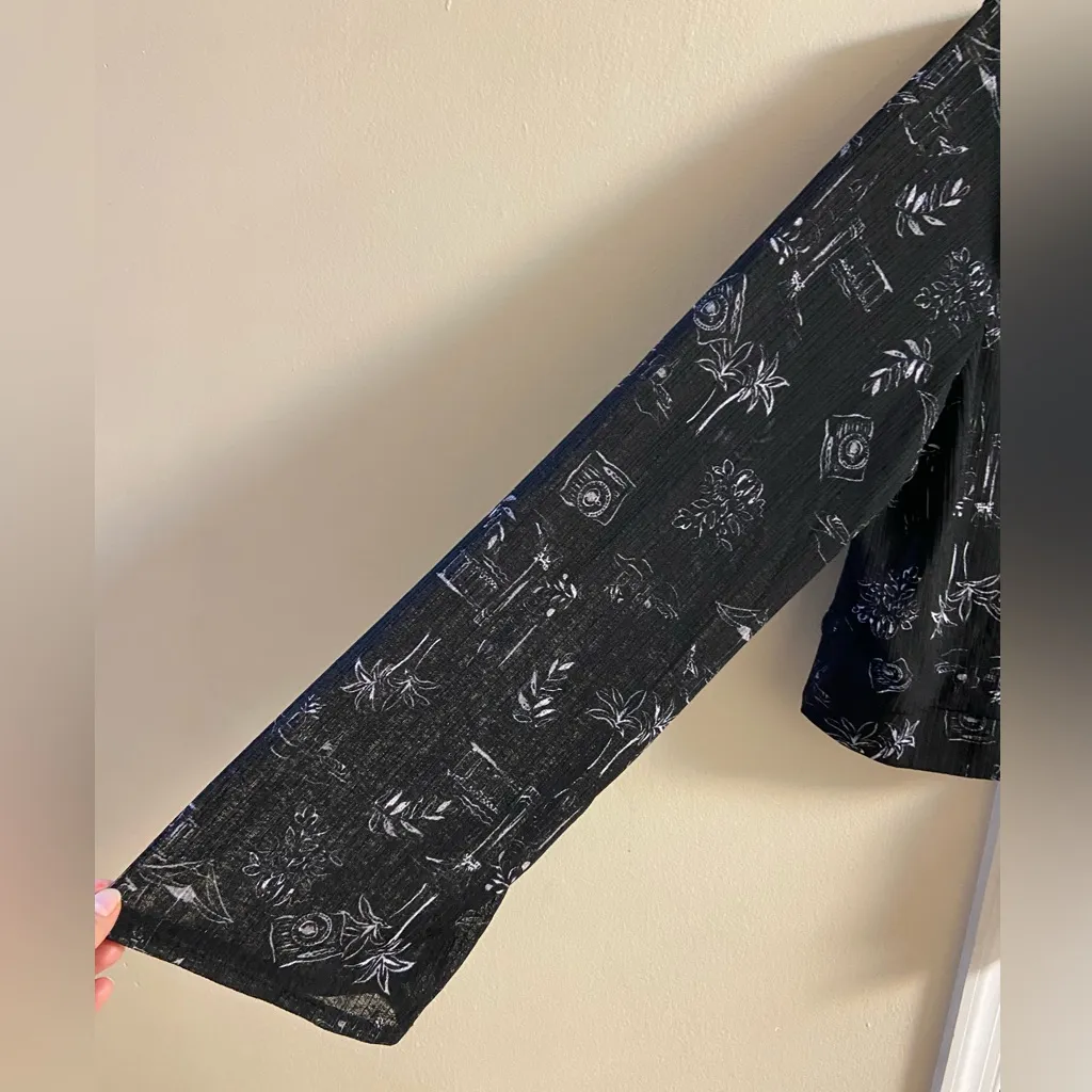 Torrid button up semi cropped blouse black tie front 2X - Image 5