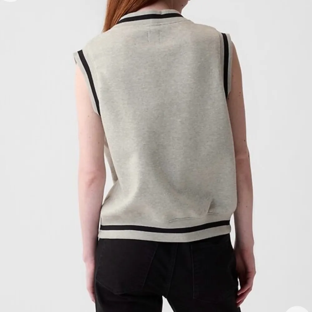 GAP Gray Sleeveless V-Neck Sweater Vest - Image 3