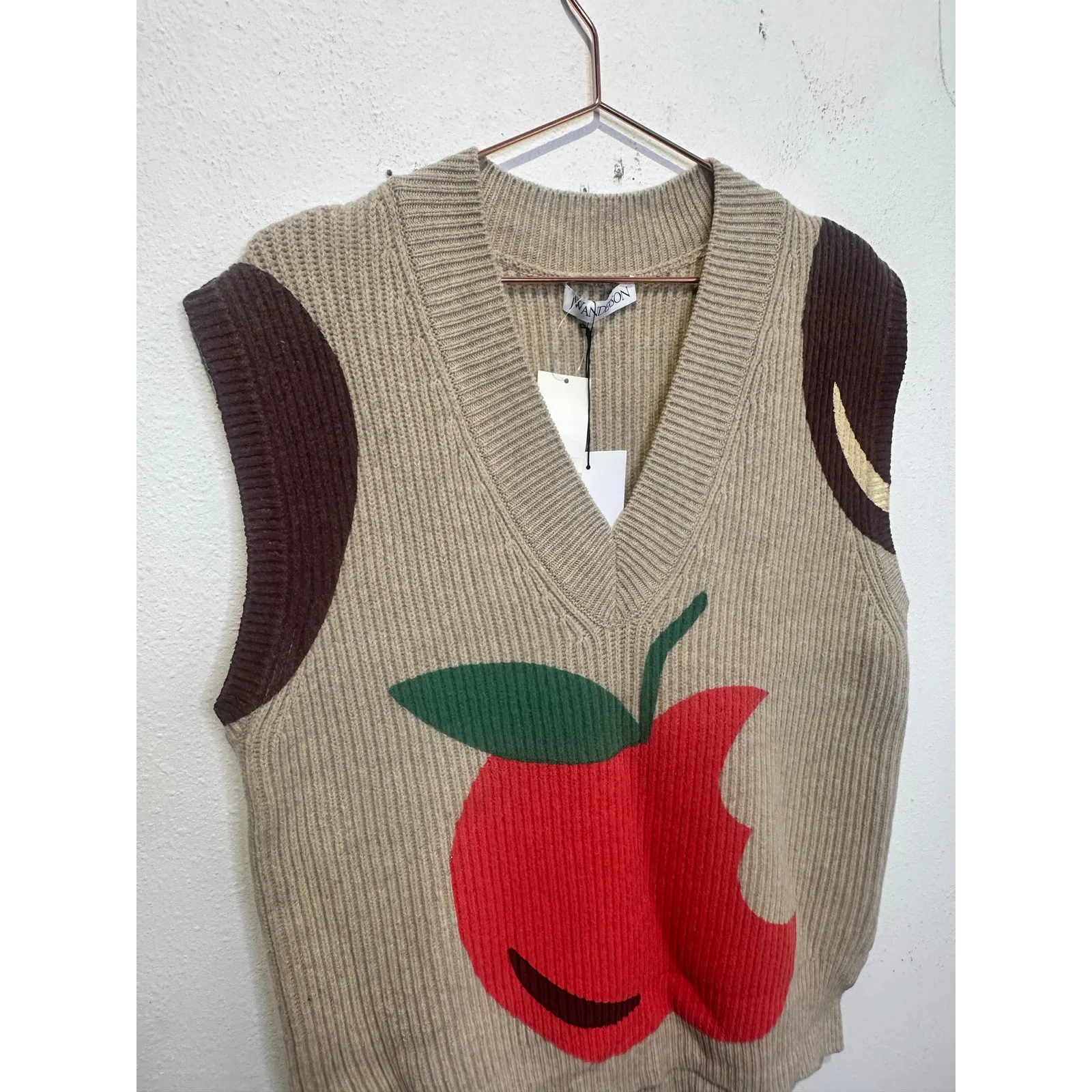 JW ANDERSON Beige Red Apple Rib Knit 100% Wool V - Image 15