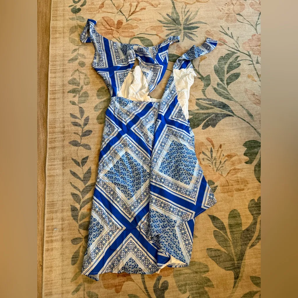 Lulus Vacay Beauty Blue Scarf Print One-Shoulder Tie-Strap
Midi Dress - Image 5