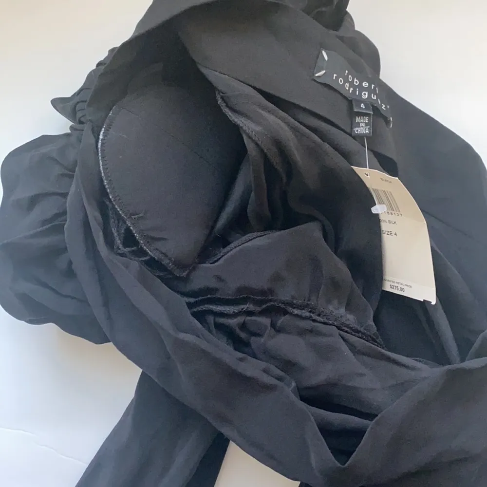 NWT Robert Rodriguez women’s black silk floral ruffled one sleeve blouse, size 4 - Image 10