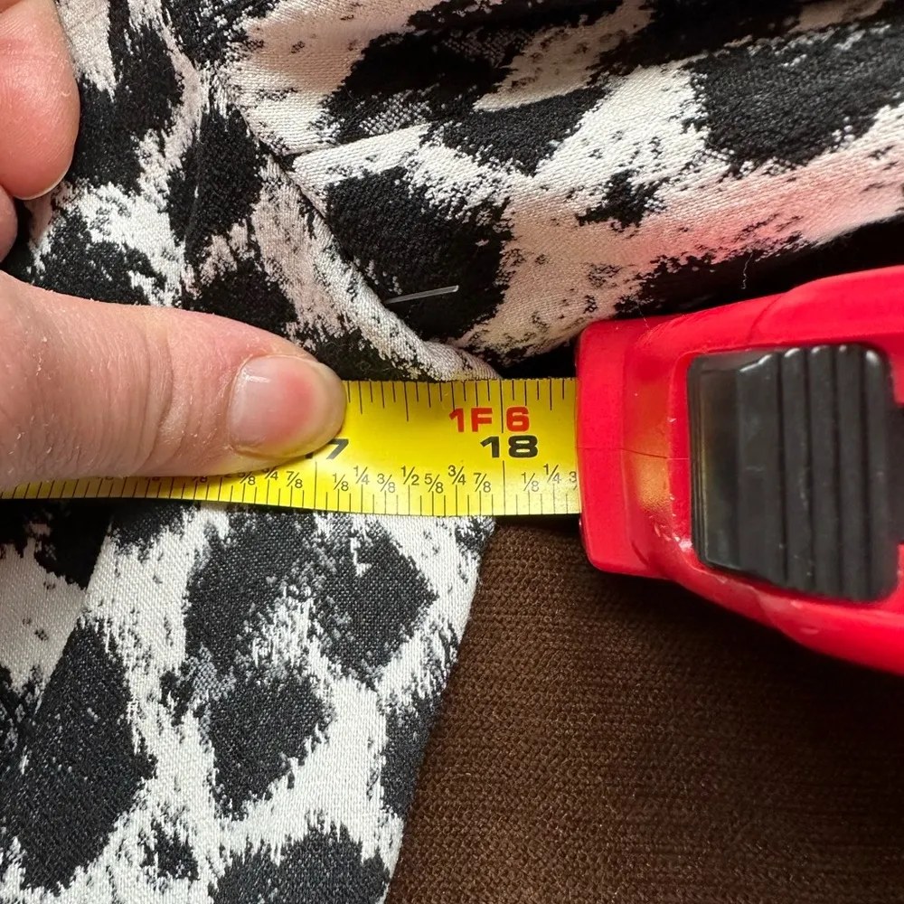 Calvin Kline Black Gray White Animal Print. Gold Zip Closure Pockets Jacket Sz M - Image 13