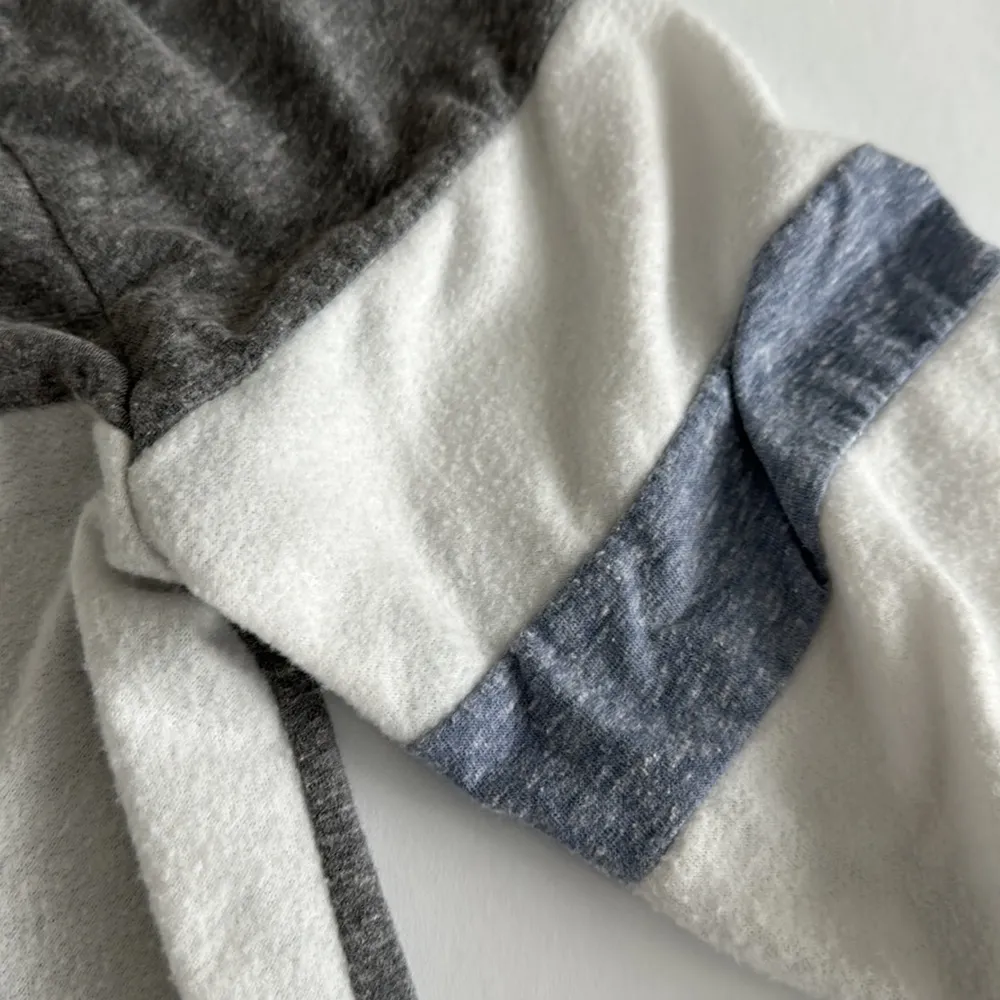 Vanilla Bay Grey Sweater Sz SM - Image 4