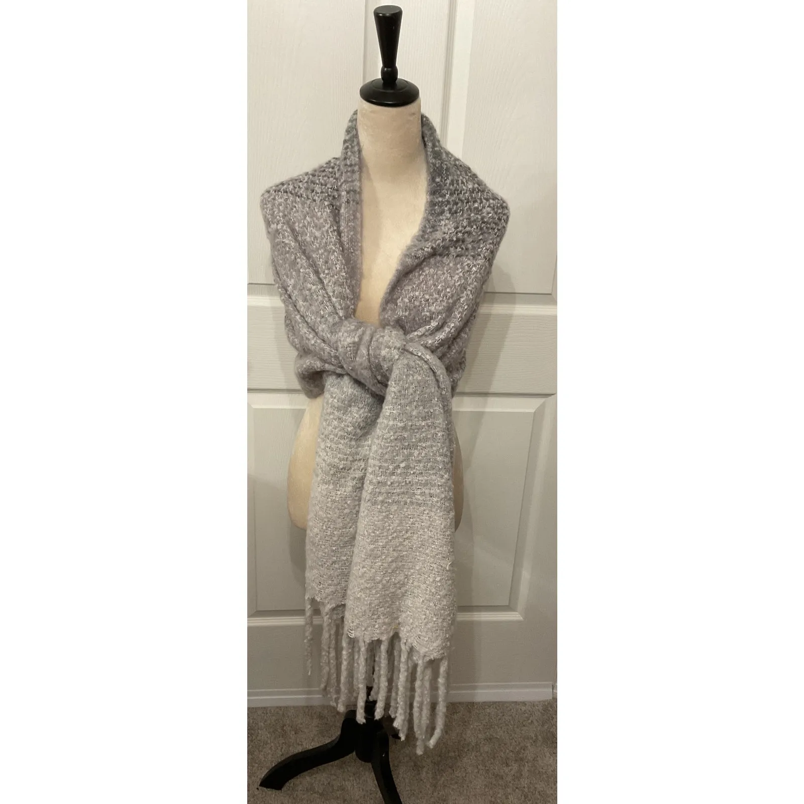 NWOT Anthropologie Mer Sea Always by the Sea Ombre Cozy Wrap Scarf in Gray, OSFA Gray - Image 5