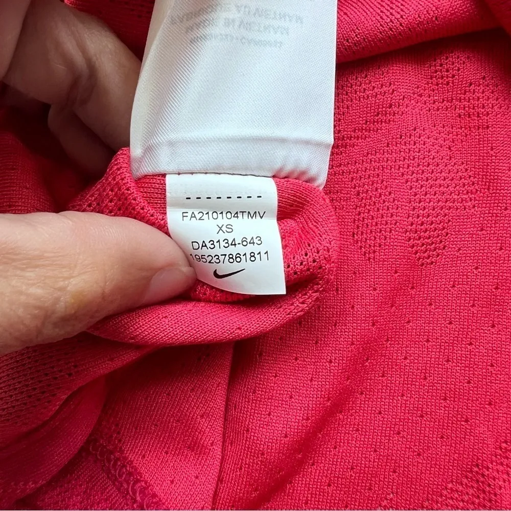 NWT  golf polo Victory floral dri-fit sleeveless top very berry size xs - Image 12