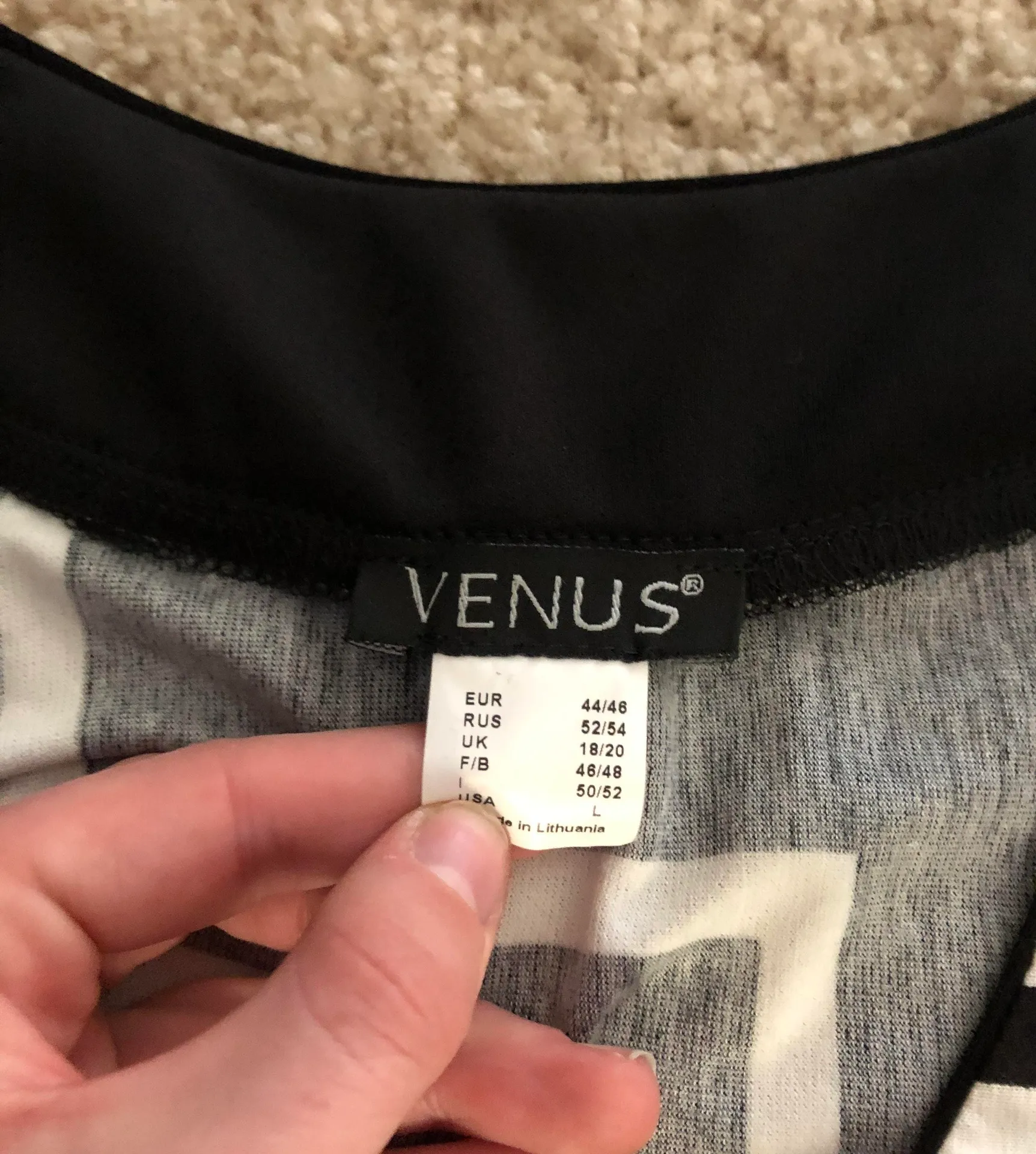 Black, white, and tan patterned dress never worn  - Image 3