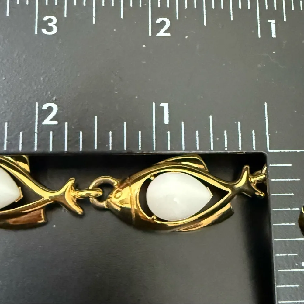 TRIFARI Signed School Of Fish Goldtone Milk Glass Fish Link Statement Necklace - Image 7