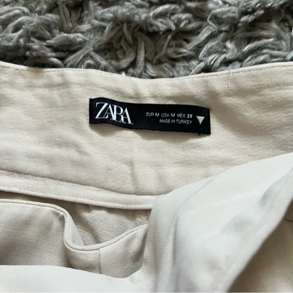 Zara cream colored trousers size medium - Image 4