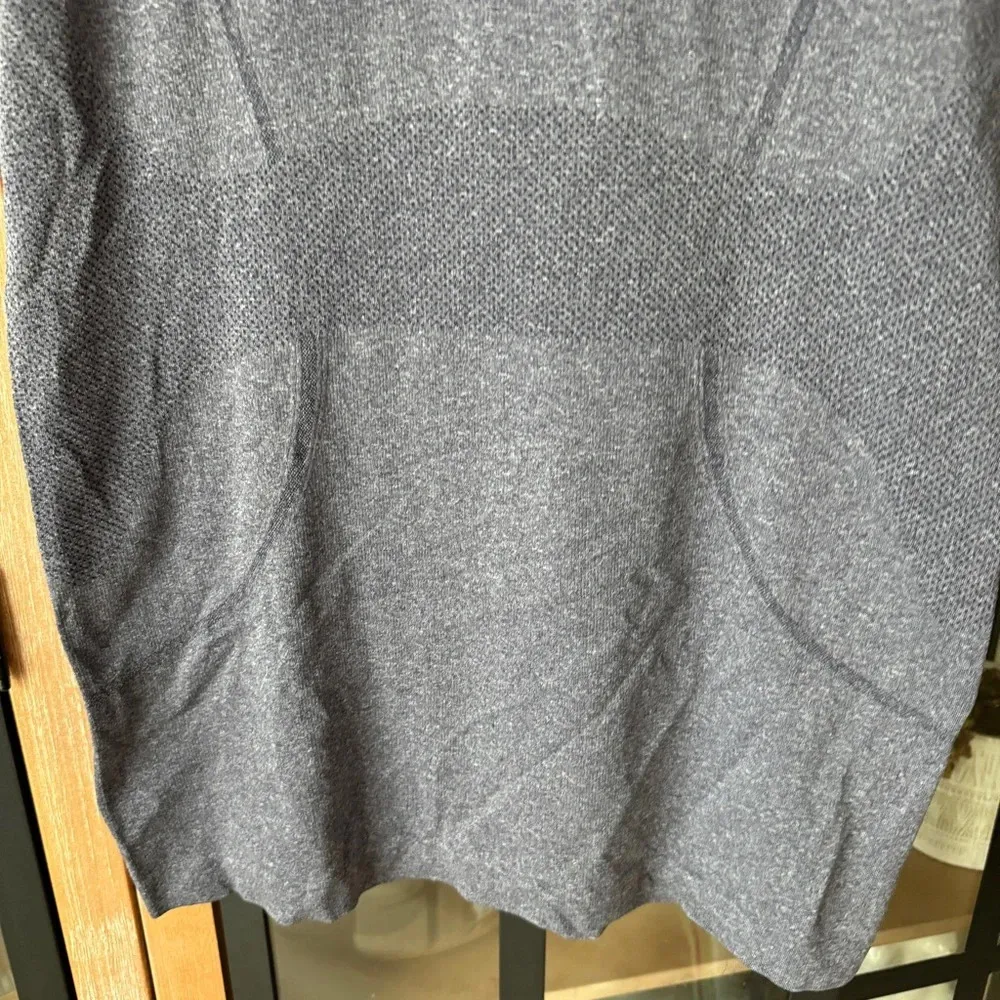 Lululemon Swiftly Tech Tee short sleeve running contrasting marled size 8 navy - Image 5