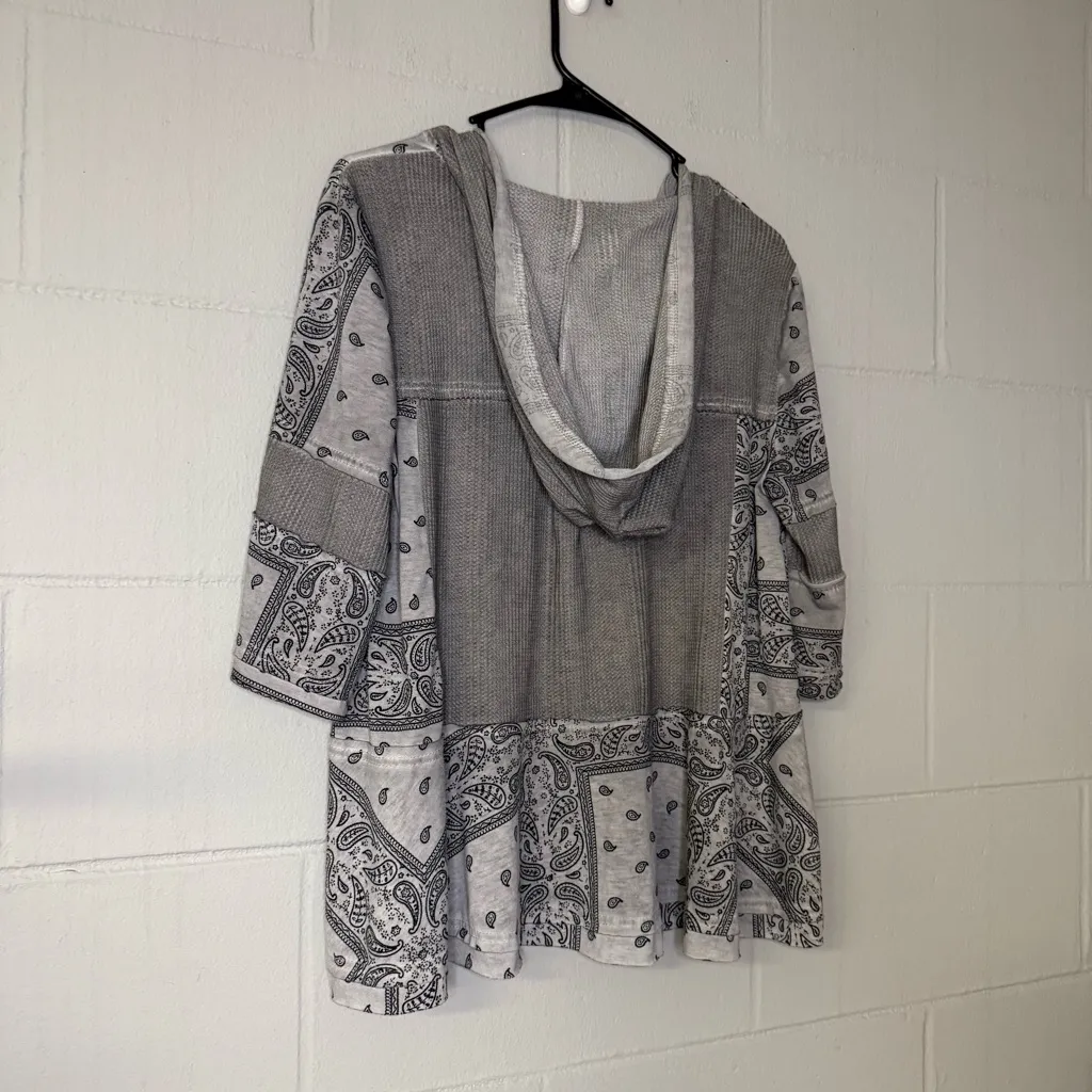 POL Bandana Printed Henley Blouse with Hood in Black & Grey Women’s Size Small - Image 5