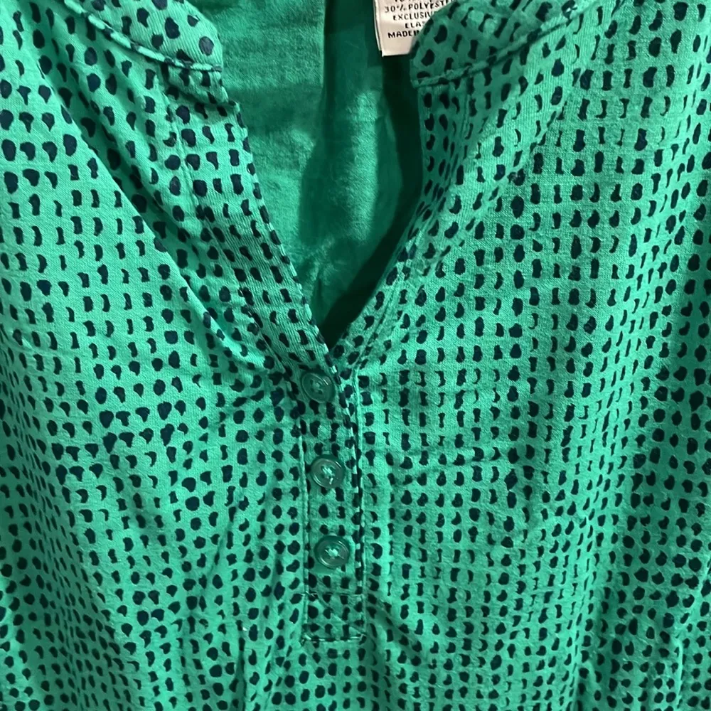 LIZ CLAIBORNE PETITE Green & Dark Blue Design Short Sleeve Top Size Petite Large - Image 2