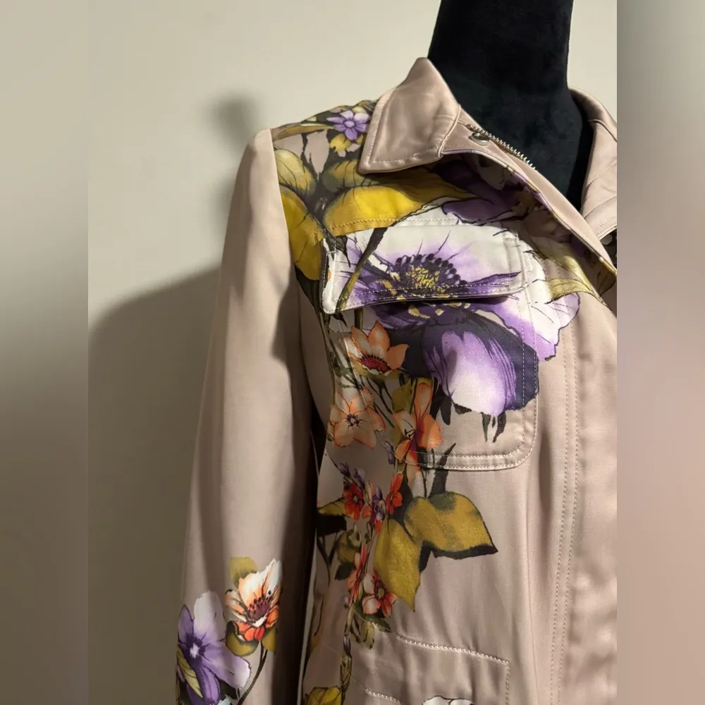 EUC Chico’s Beige and Purple Floral-Print Satin Utility Jacket size 0 - Image 2