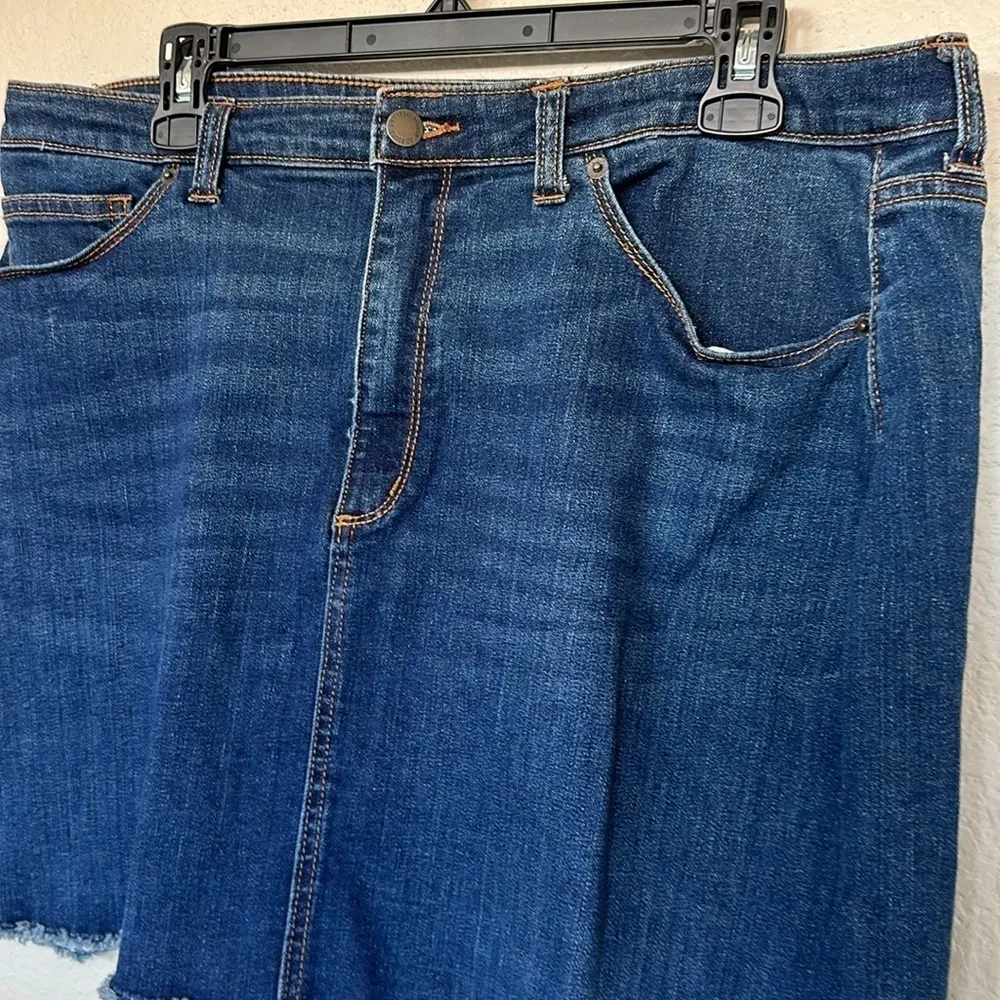 Universal Thread Jean Skirt Size 33/16 - Image 4