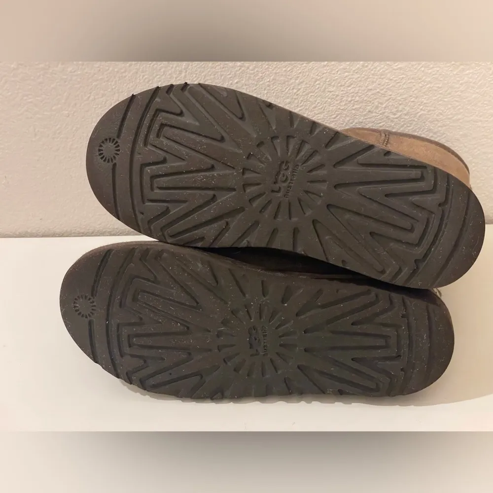 UGG Women’s‎ Classic Short II Chocolate Suede Boots Size 4 - Image 9