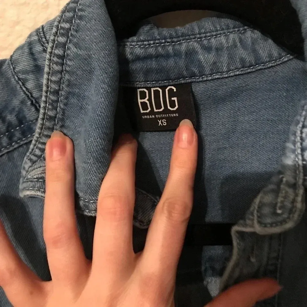 Urban Outfitters Denim Chambray Button Down Size XS - Image 4