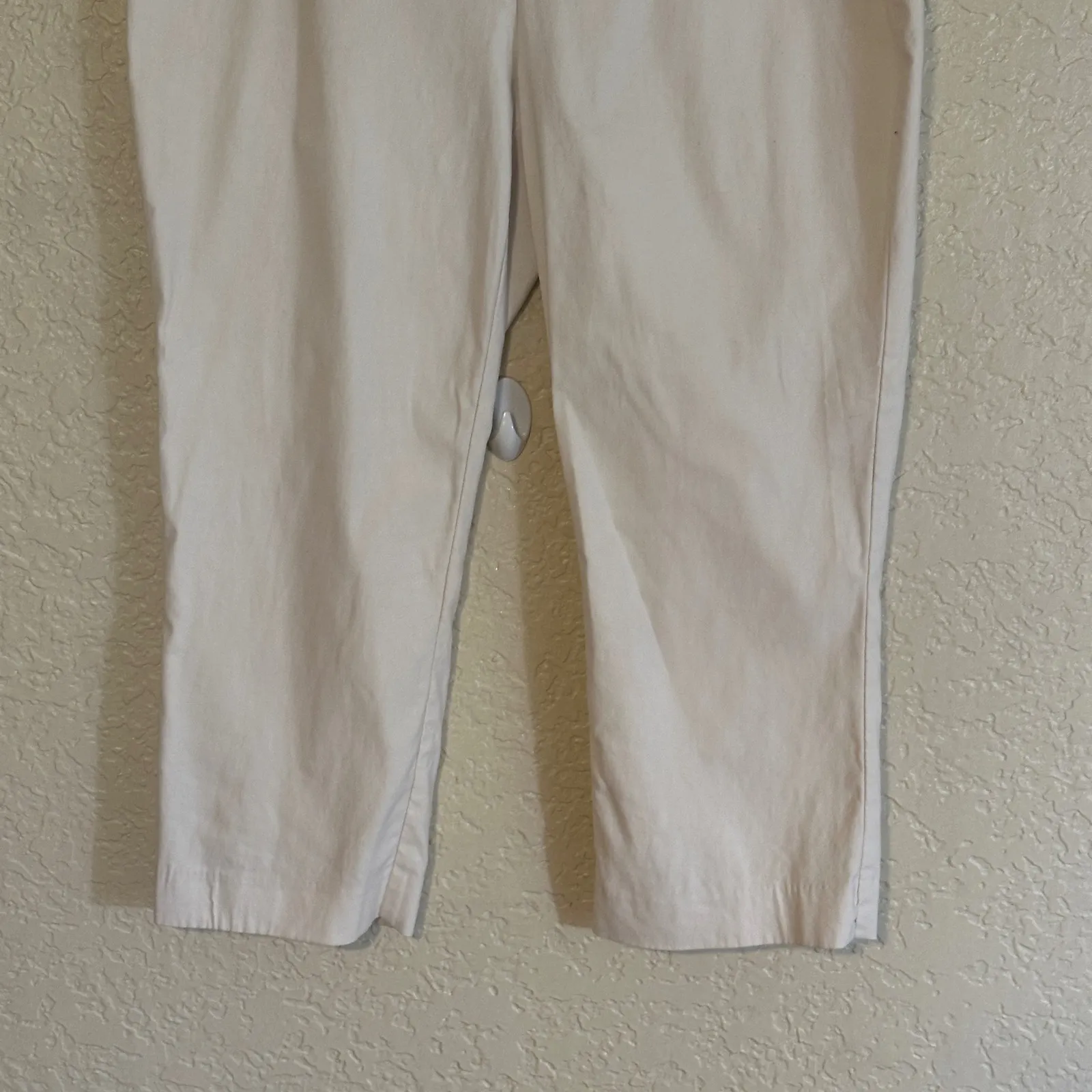 Chicos White XS 00 Straight Leg Cropped Capri Pull On Stretch Pants - Image 4