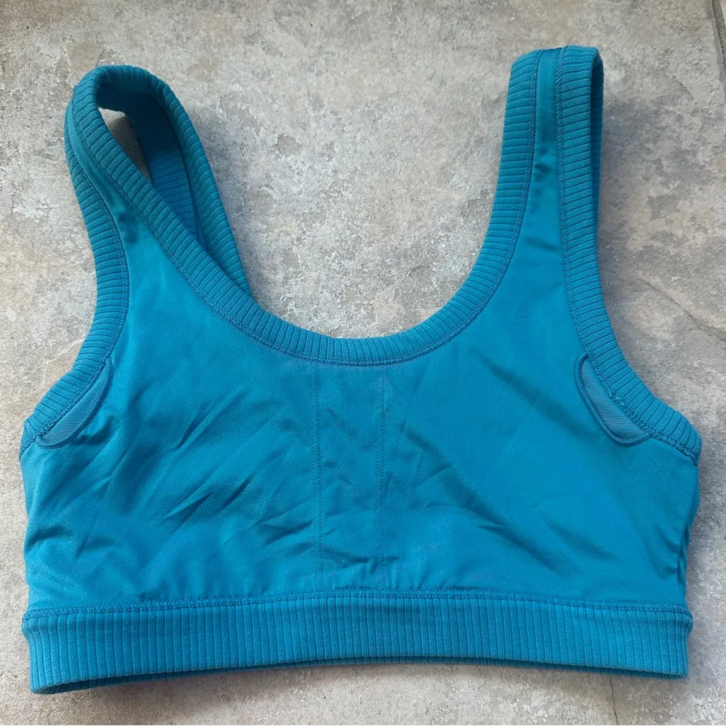 ALO Yoga Wellness Bra in Blue Splash Size Small Ribbed - Image 10