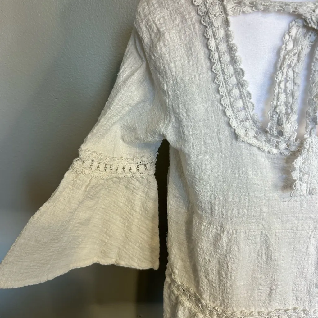 Chic White Women's Blouse with Textured Design - Image 4