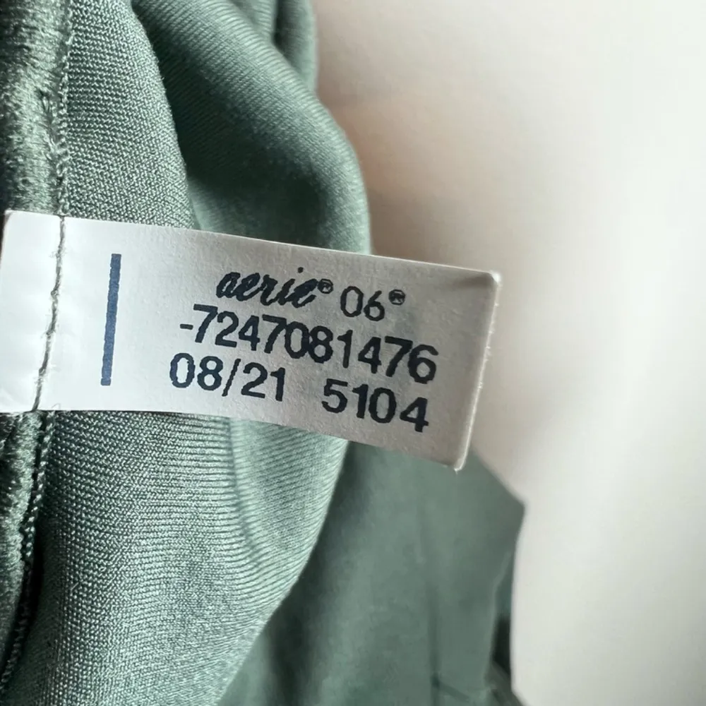 Offline by Aerie Real Me Xtra 7/8 Crossover Leggings Green Buttery Soft Large - Image 7