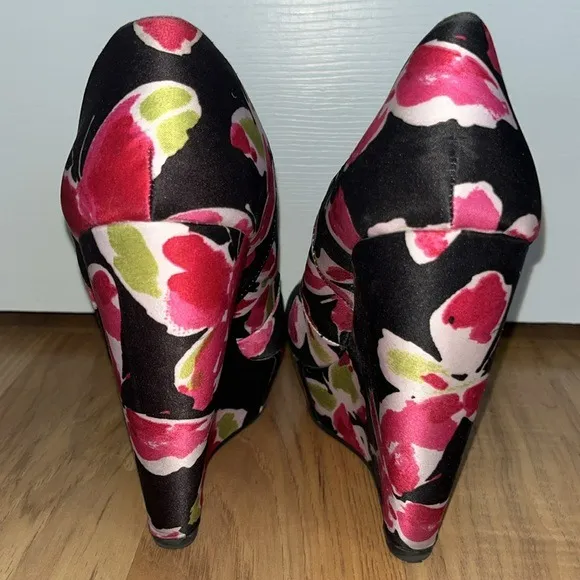 ELLE Jessica butterfly platform wedged pumps - Image 4