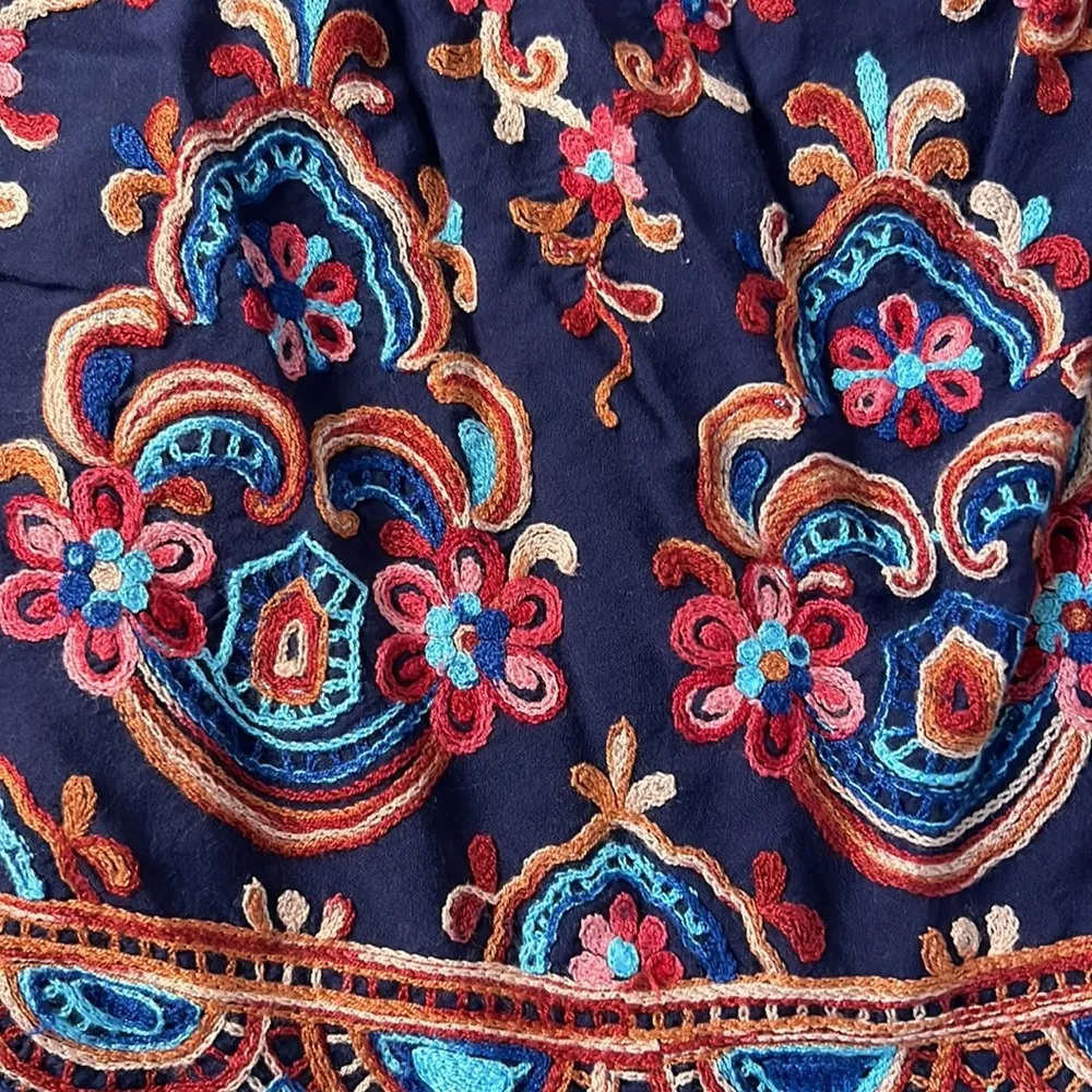 Karen by Karen Kane Embroidered Off The Shoulder Top Size Medium - Image 3