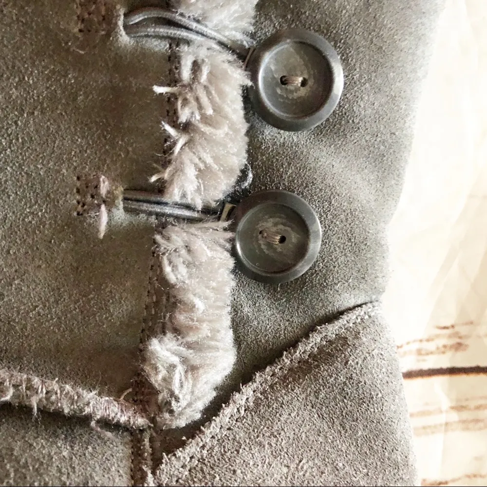 Women’s Size 7 Gray Boots - Image 3