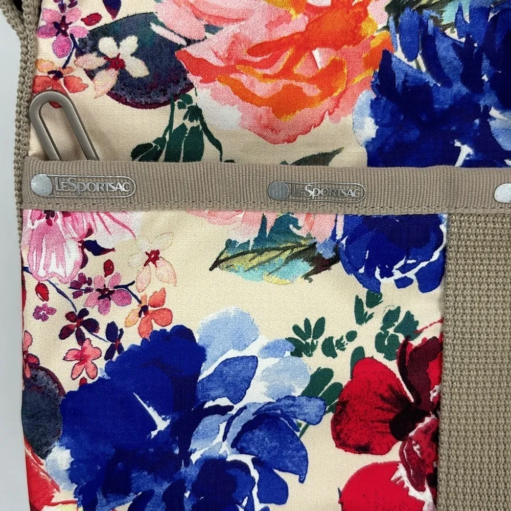 LeSportsac Essential Weekender Hobo Adjustable Crossbody Bag in Waterlily Garden - Image 16