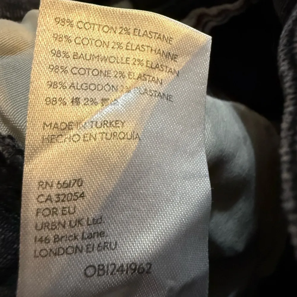 Pilcro Black High-Rise Slim Jeans Raw Hem Size 25 - Image 10