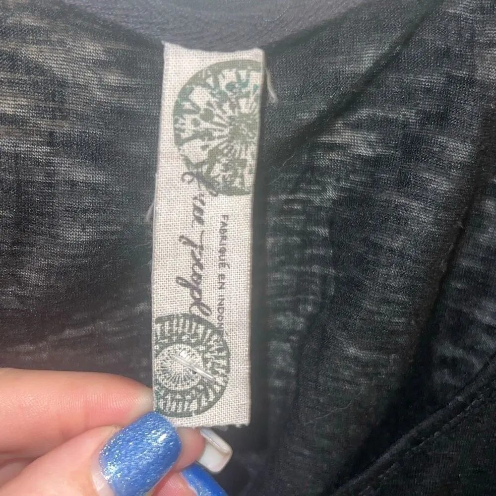 ✨FREE PEOPLE BLACK CRINKLE BUTTON FRONT SWING CROP SZ MEDIUM TOP✨ - Image 8