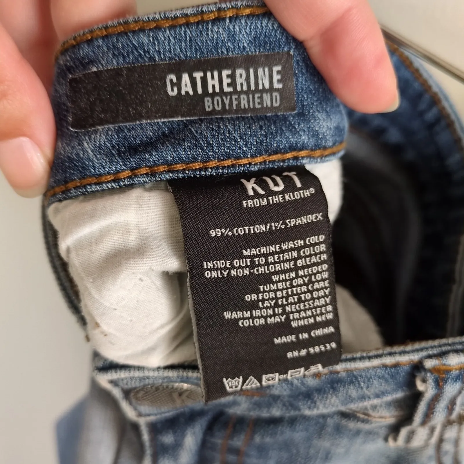 KUT FROM THE KLOTH Catherine Boyfriend Jeans Medium Wash Stretch Women's Size 4 - Image 4