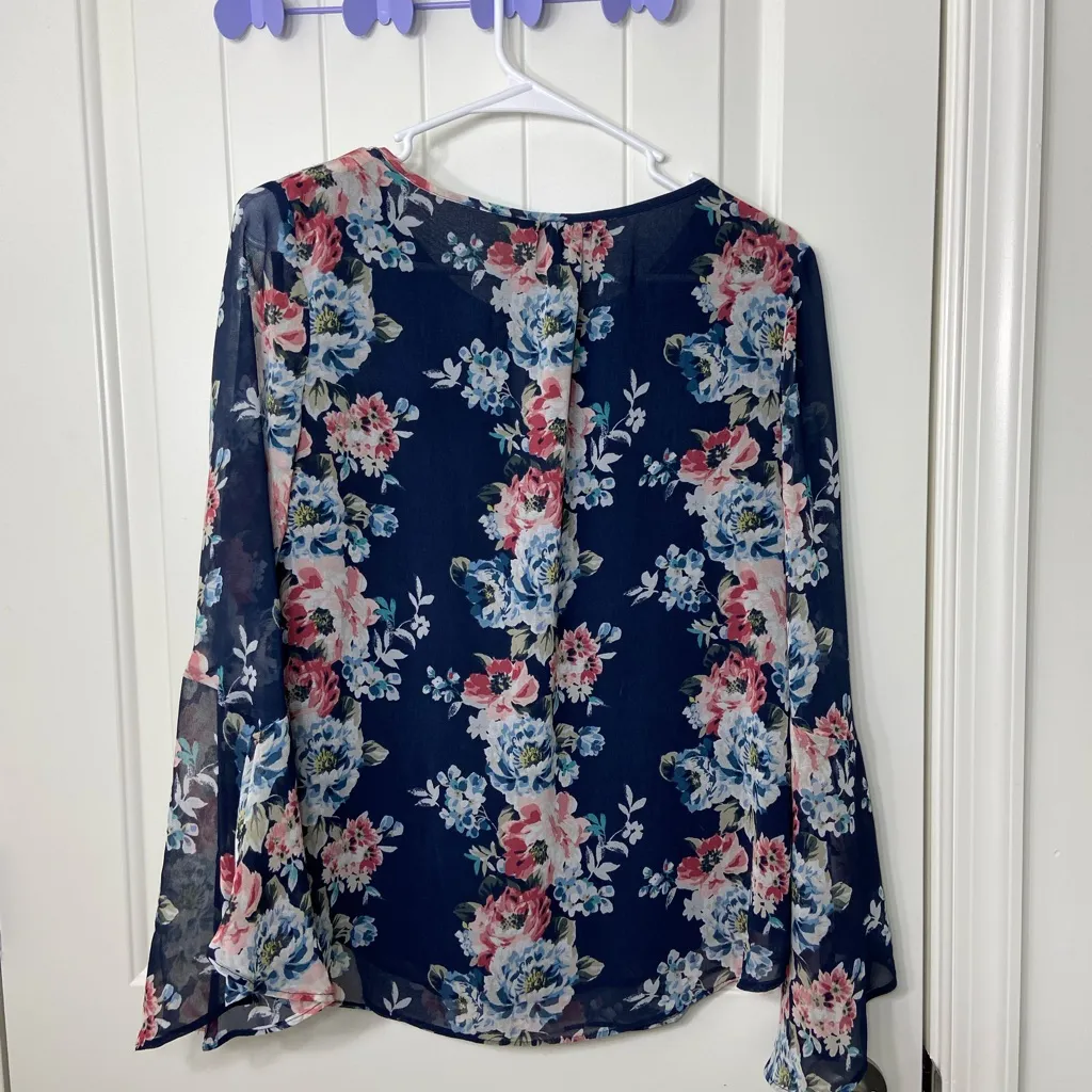 NWOT White House Black Market women’s bell flare sleeve sheer‎ floral tie blouse - Image 7