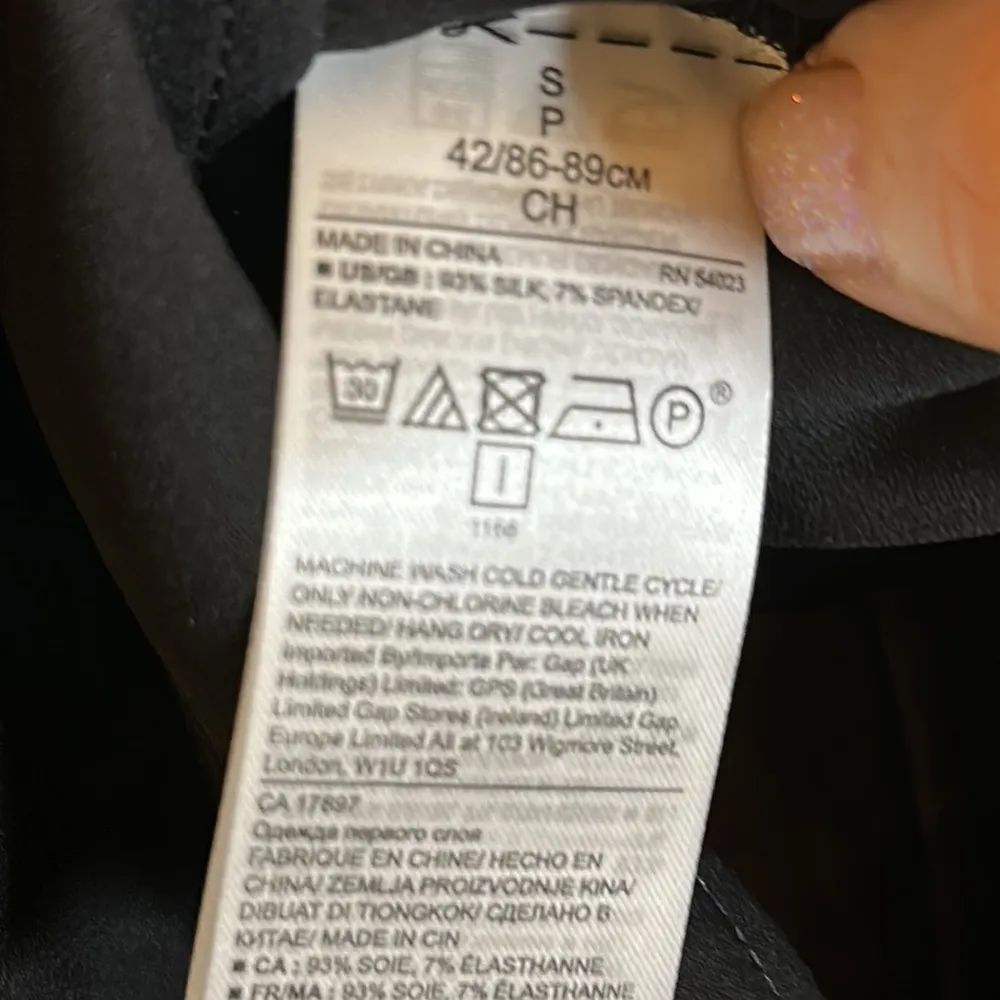 Banana Republic Sheer Black Crewneck Racer Back Sleeveless Washable Silk Tank - Image 9