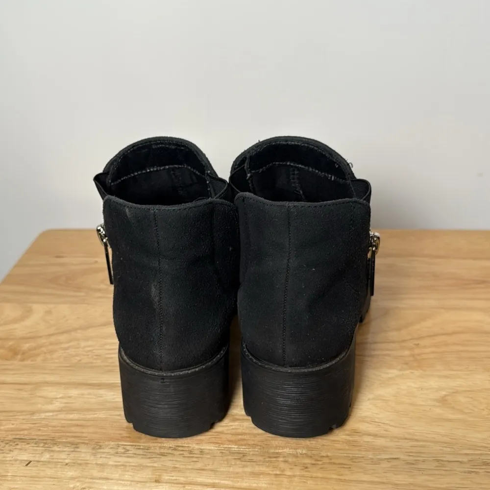 Cushionaire Women’s Black Portia Lug Bootie Faux Suede size 9M - Image 5