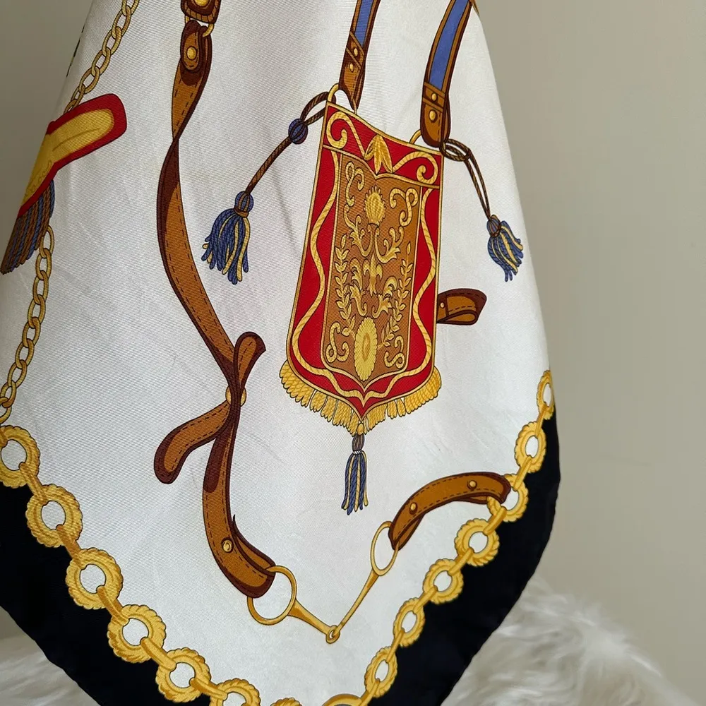 Auth Celine Scarve🧣 33x33 EUC - Image 9