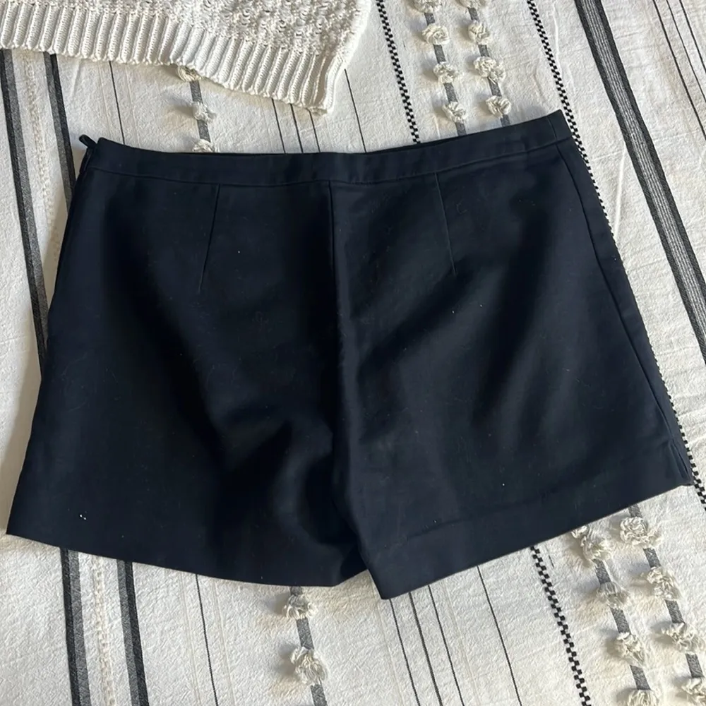 H&M  • sleek chic shorts - Image 30