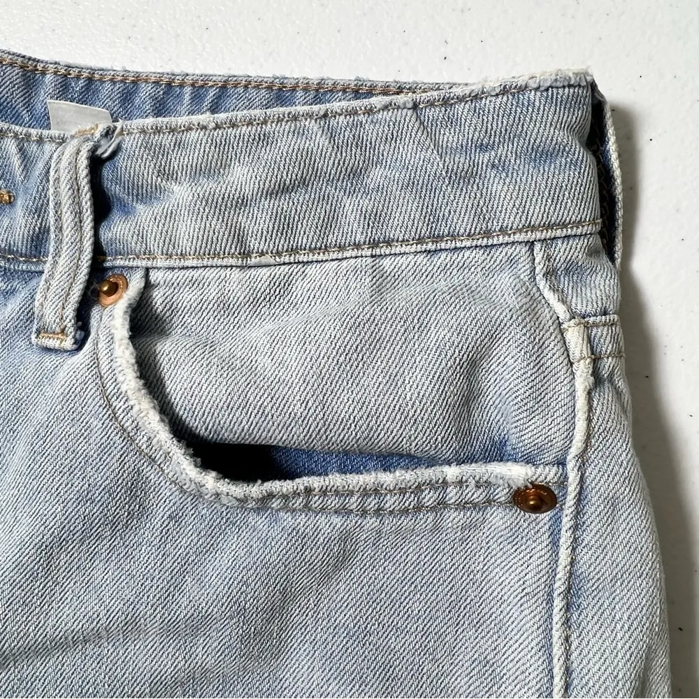Divided H&M Light Wash Distressed High Waist Jean Shorts - Image 4